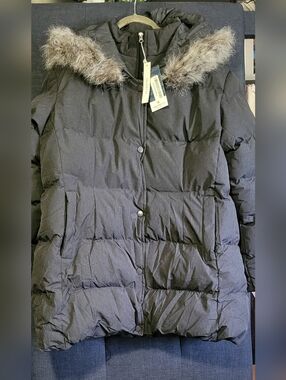 Classic Grey Hooded Puffer Coat with Faux Fur Trim
